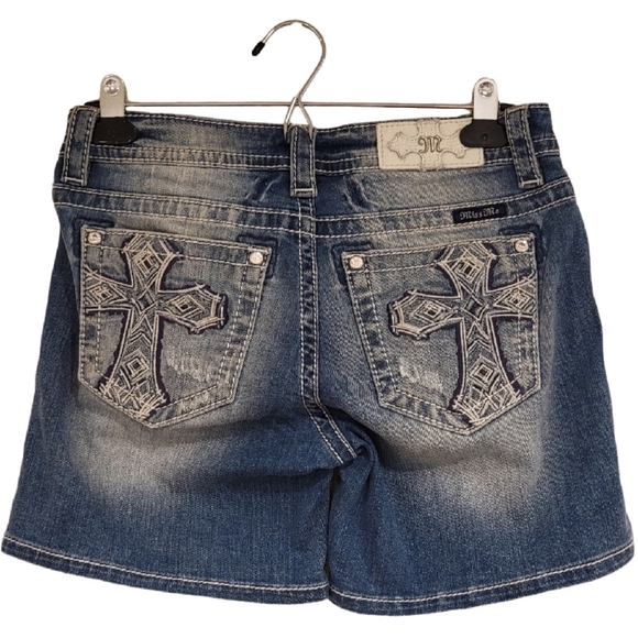 Miss Me Womens Dark Blue Flat Front Buttoned Denim Jean Mid Shorts Size 26 - Picture 2 of 7